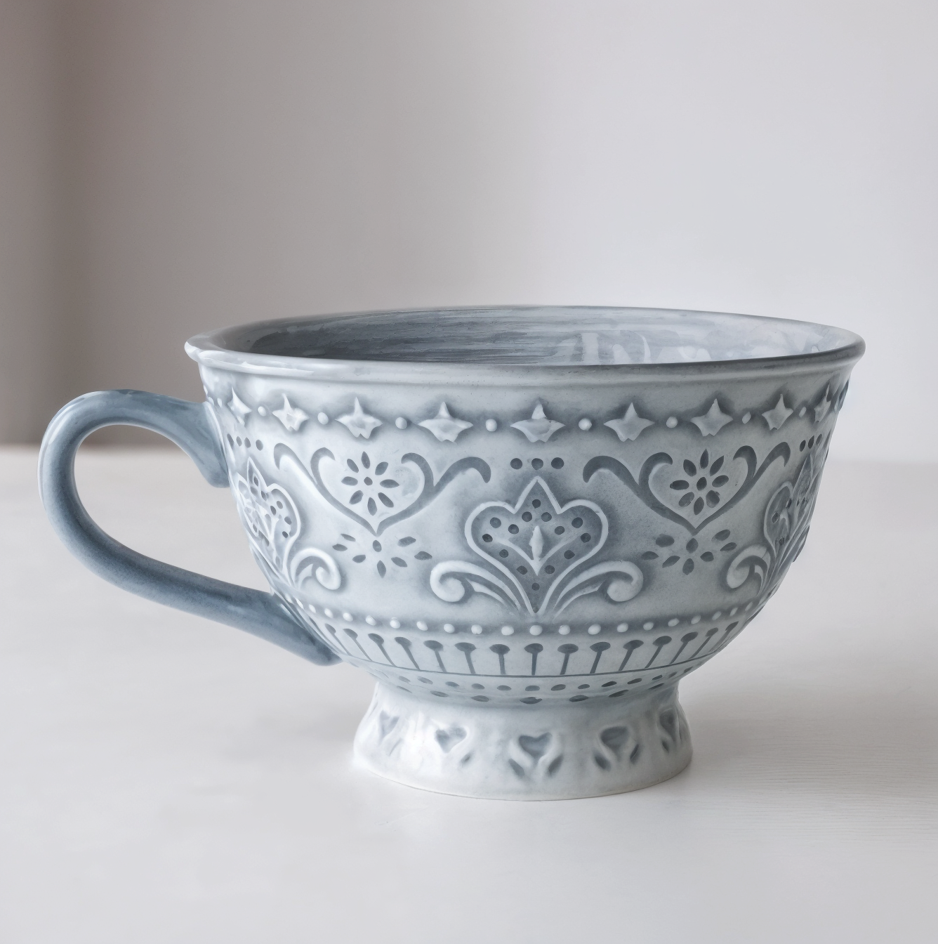 Haze Blue Tulip Relief Ceramic Dinner Plate