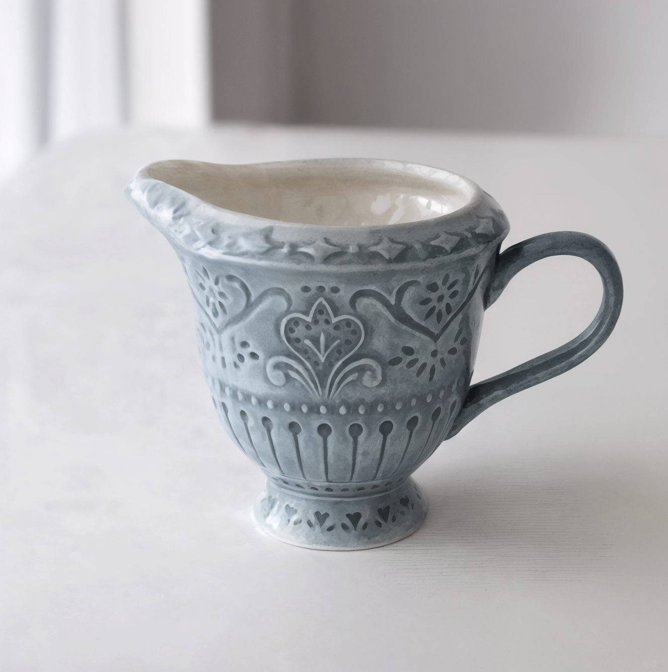 Haze Blue Tulip Relief Ceramic Dinner Plate