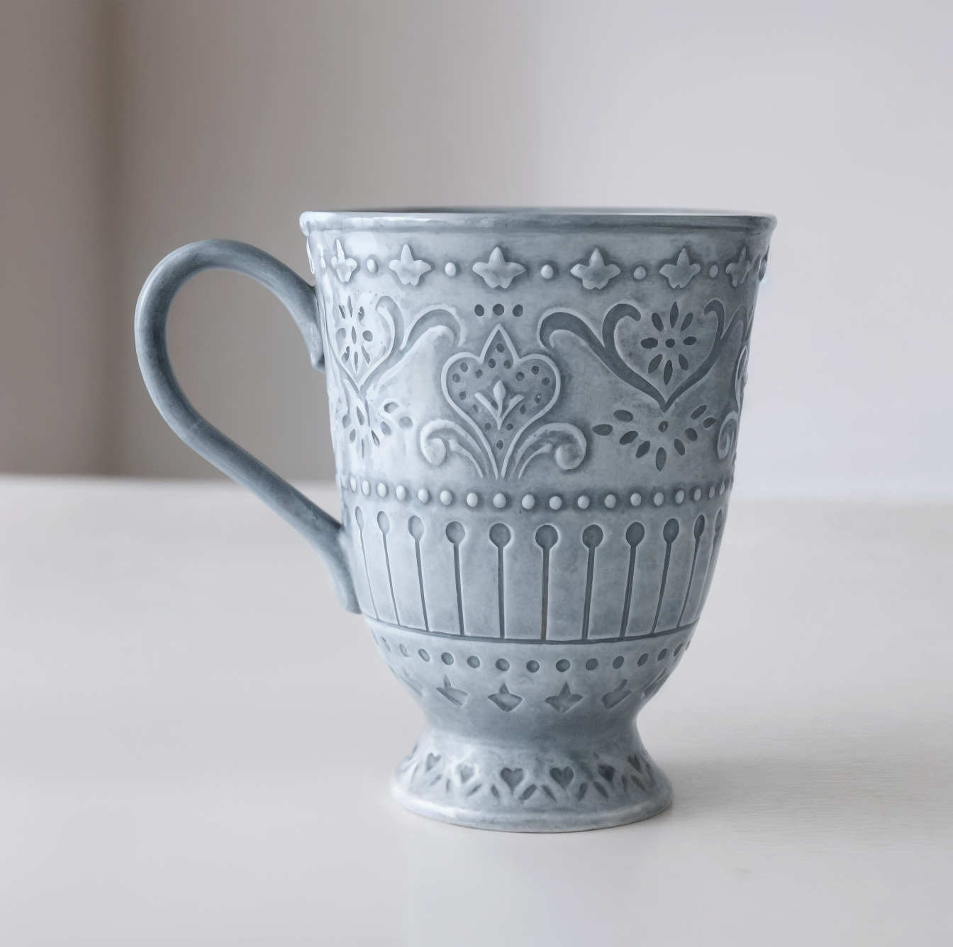 Haze Blue Tulip Relief Ceramic Dinner Plate