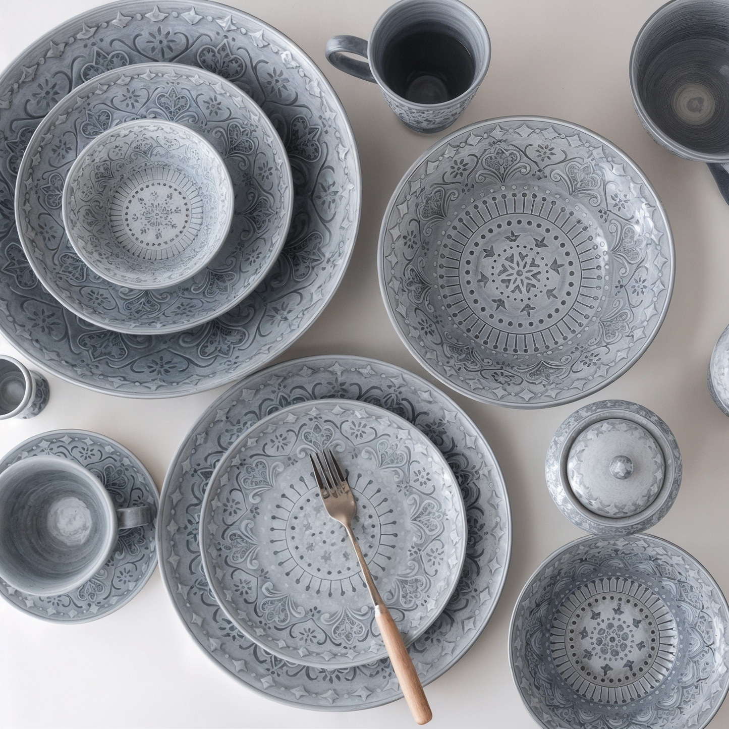 Haze Blue Tulip Relief Ceramic Dinner Plate